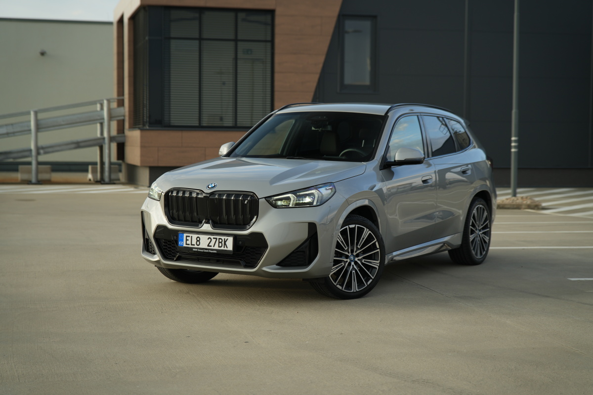 bmw-ix1-1