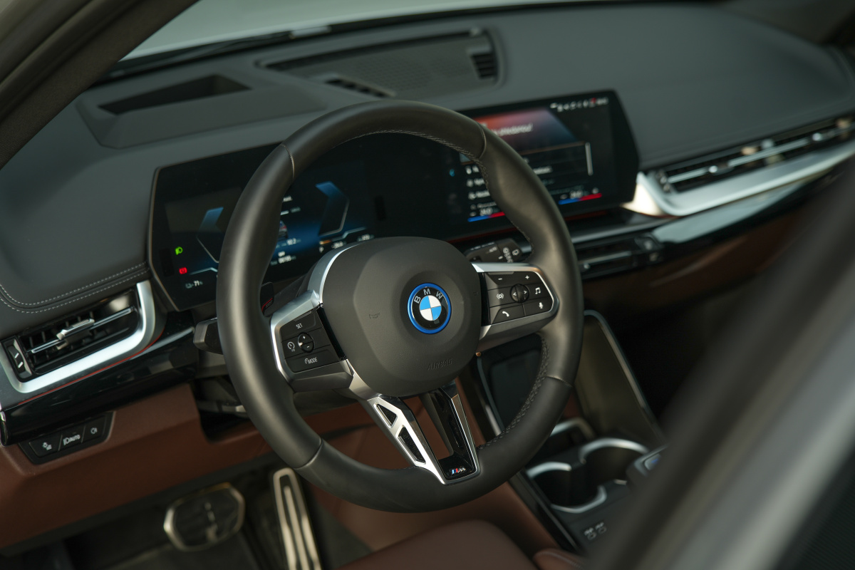 bmw-ix1-11