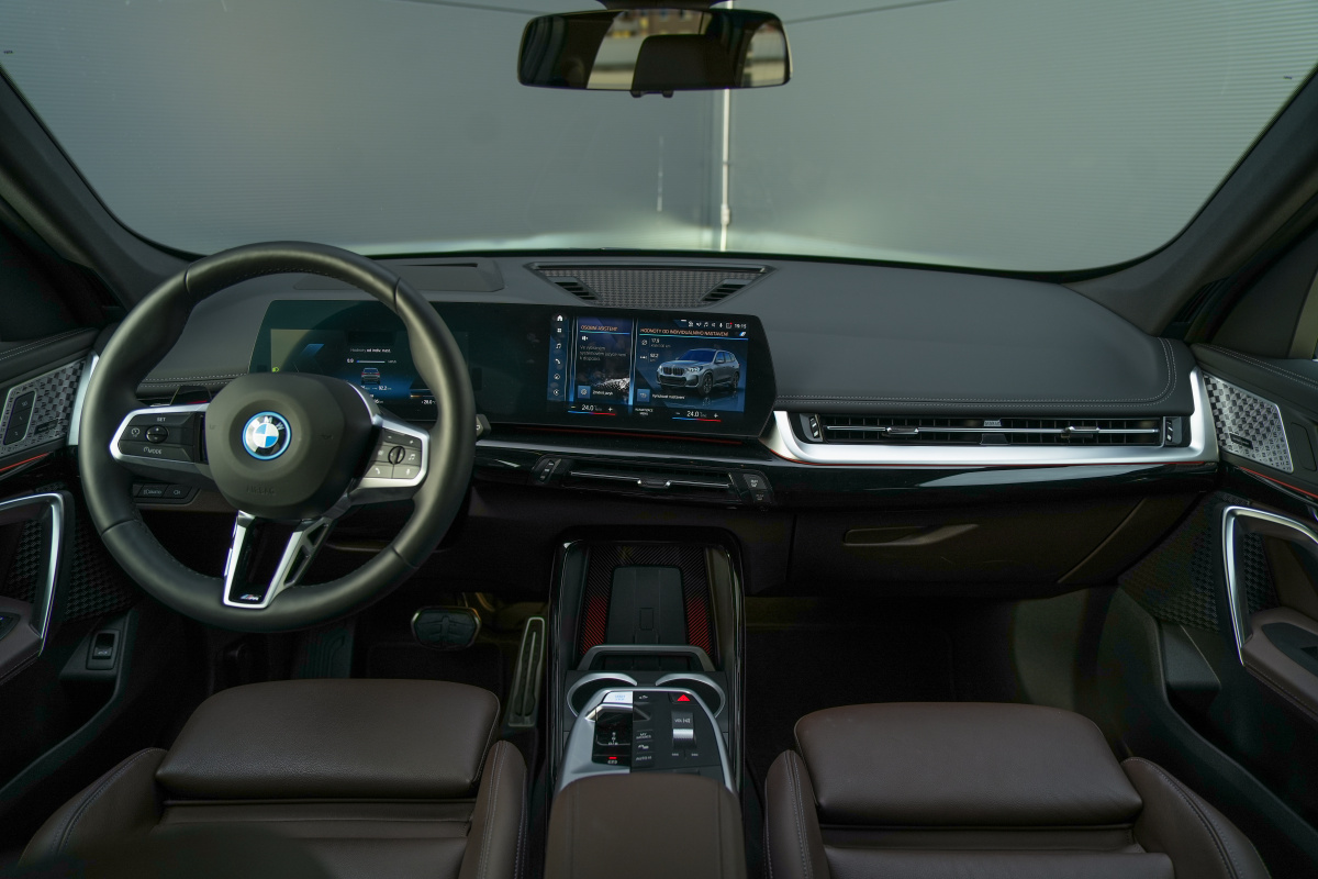 bmw-ix1-13