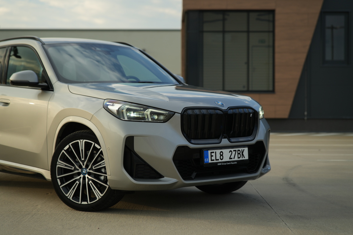 bmw-ix1-2