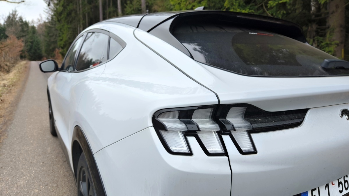 mustang-mach-e-14
