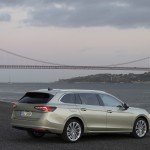 10_skoda_superb_combi_exterior_409ad187