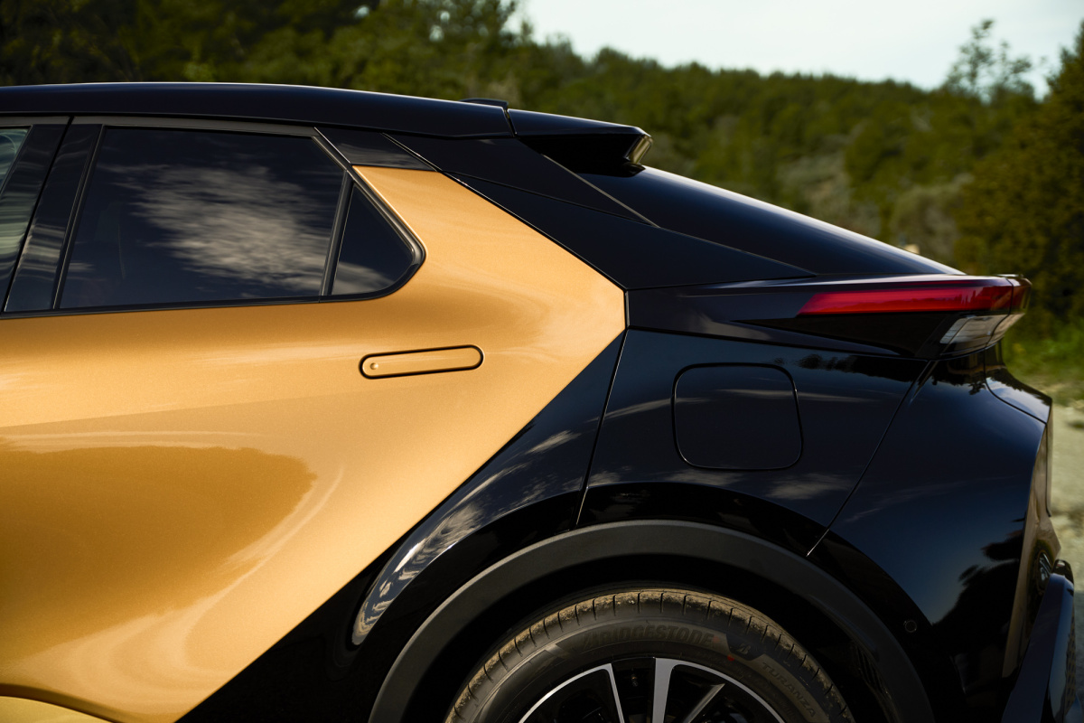 2024_c-hr-phev_dpl_det_003