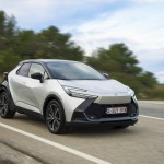 2024_c-hr-phev_dpl_dynamic_003