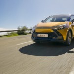 2024_c-hr-phev_dpl_dynamic_007