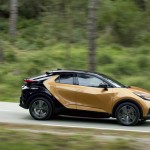 2024_c-hr-phev_dpl_dynamic_018