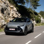 2024_c-hr-phev_dpl_dynamic_023