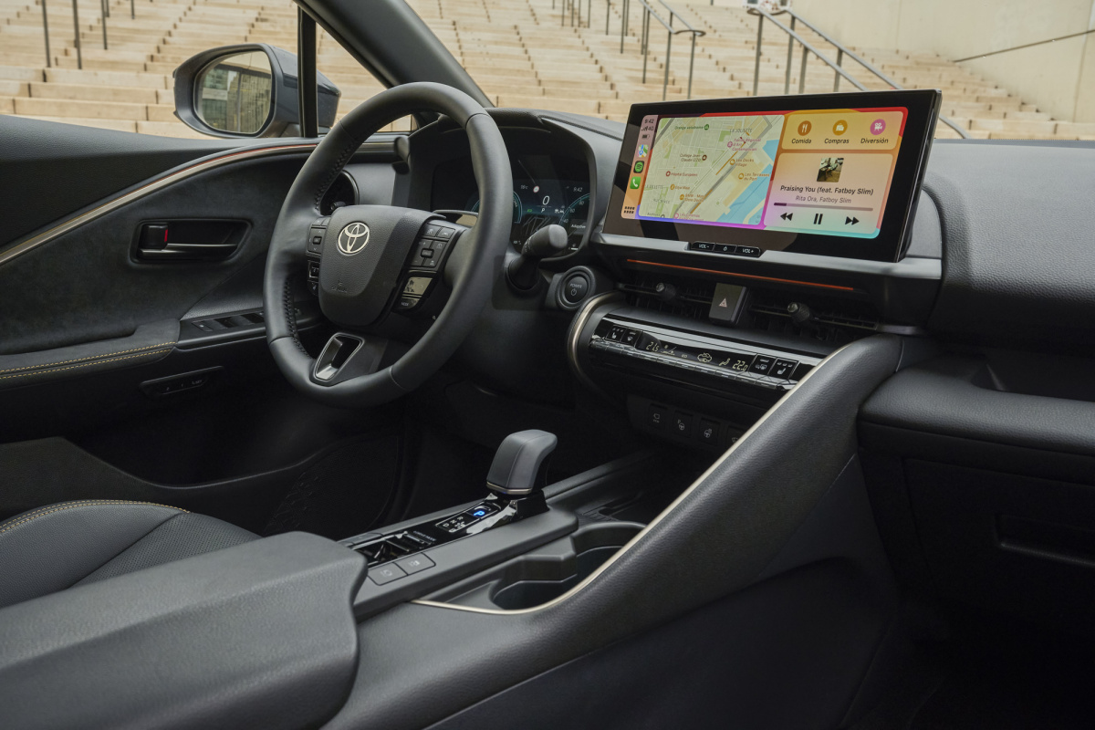 2024_c-hr-phev_dpl_int_002