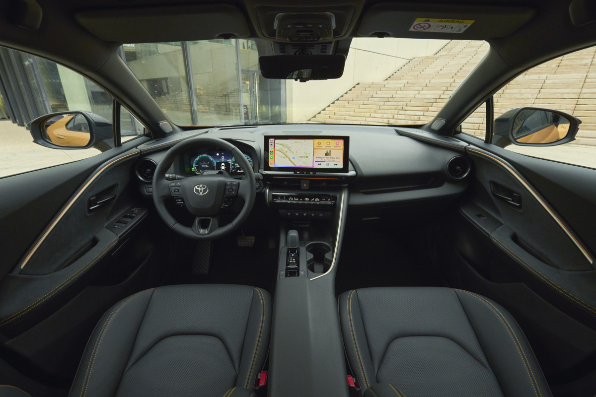 2024_c-hr-phev_dpl_int_004