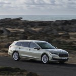 22_skoda_superb_combi_exterior_878a5dfe