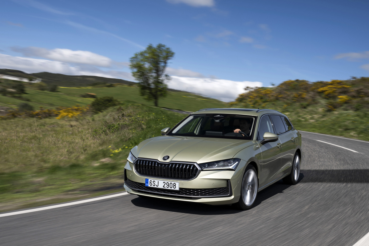 31_skoda_superb_combi_exterior_34a8978f