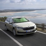 54_skoda_superb_combi_exterior_87deb5a6