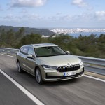 56_skoda_superb_combi_exterior_8a95bcf6
