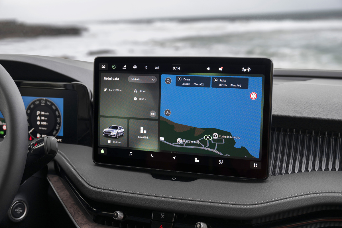 75_skoda_superb_combi_interior_72ced870