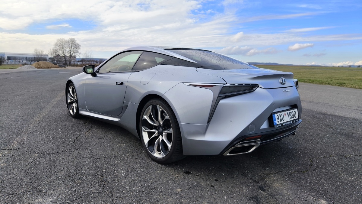 lexus-lc500-coupe-2024-17