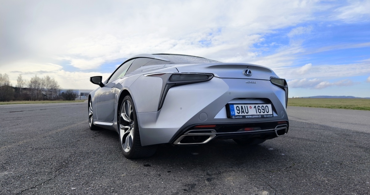 lexus-lc500-coupe-2024-19