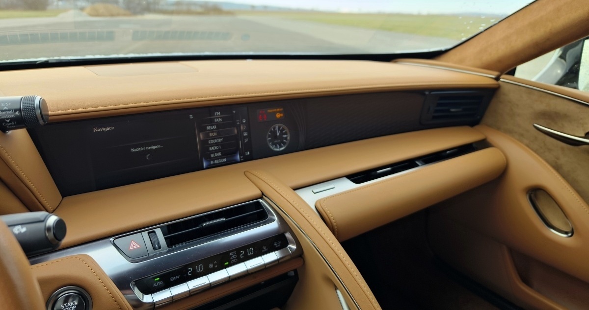 lexus-lc500-coupe-2024-26