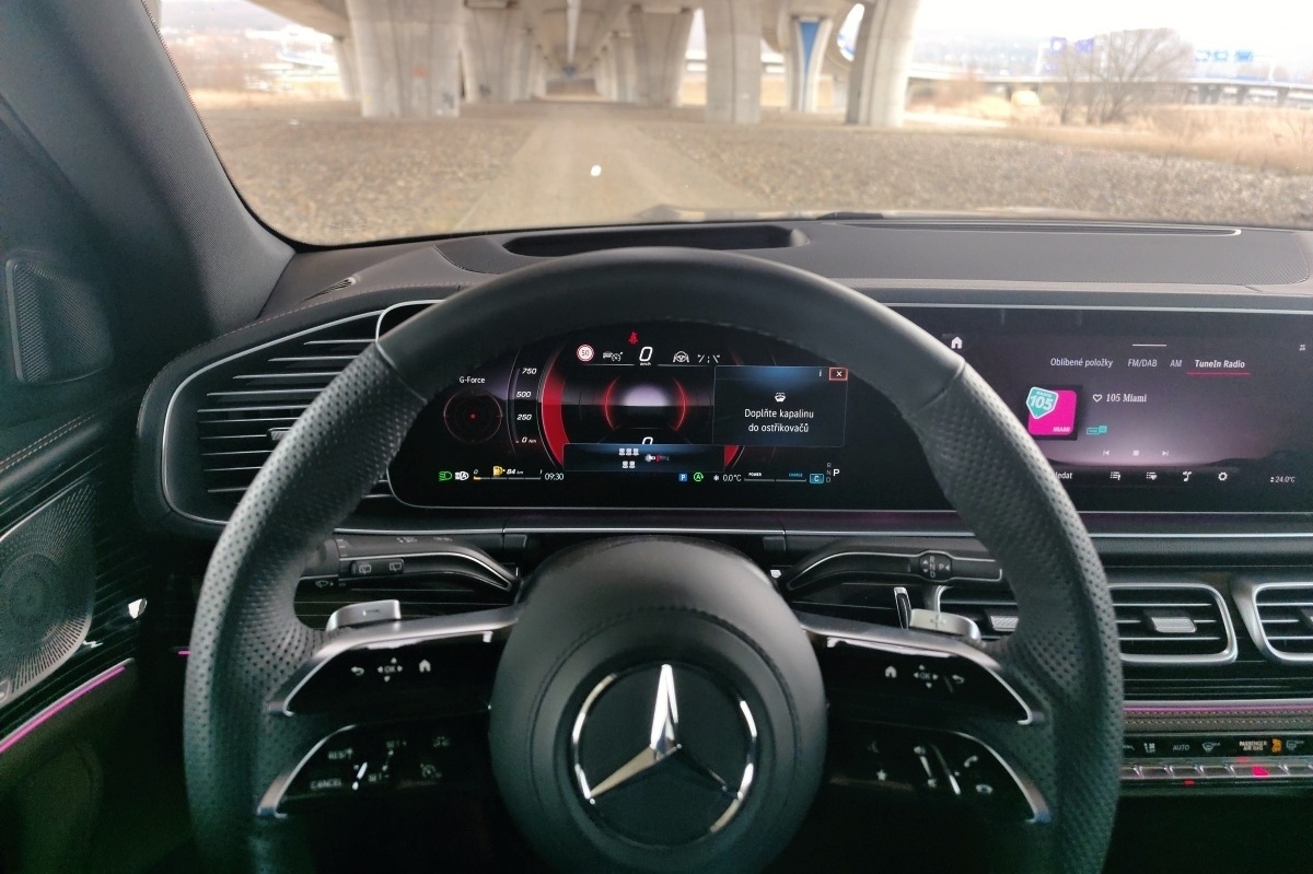 mercedes-benz-gls-2024-15