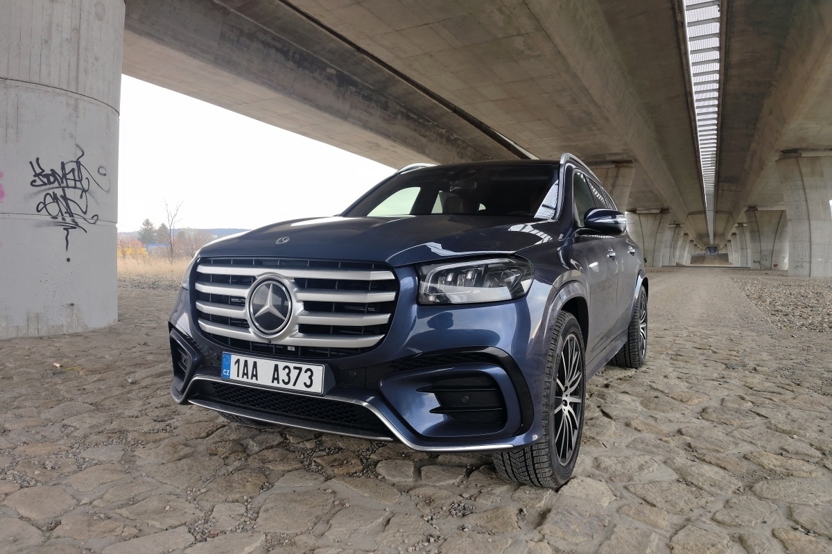 mercedes-benz-gls-2024-2