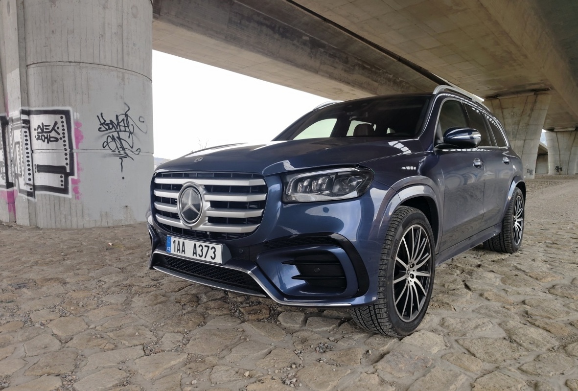 mercedes-benz-gls-2024-4