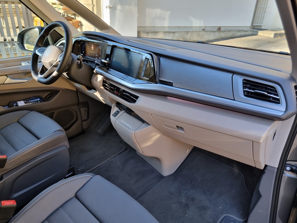 volkswagen-multivan-2024-21