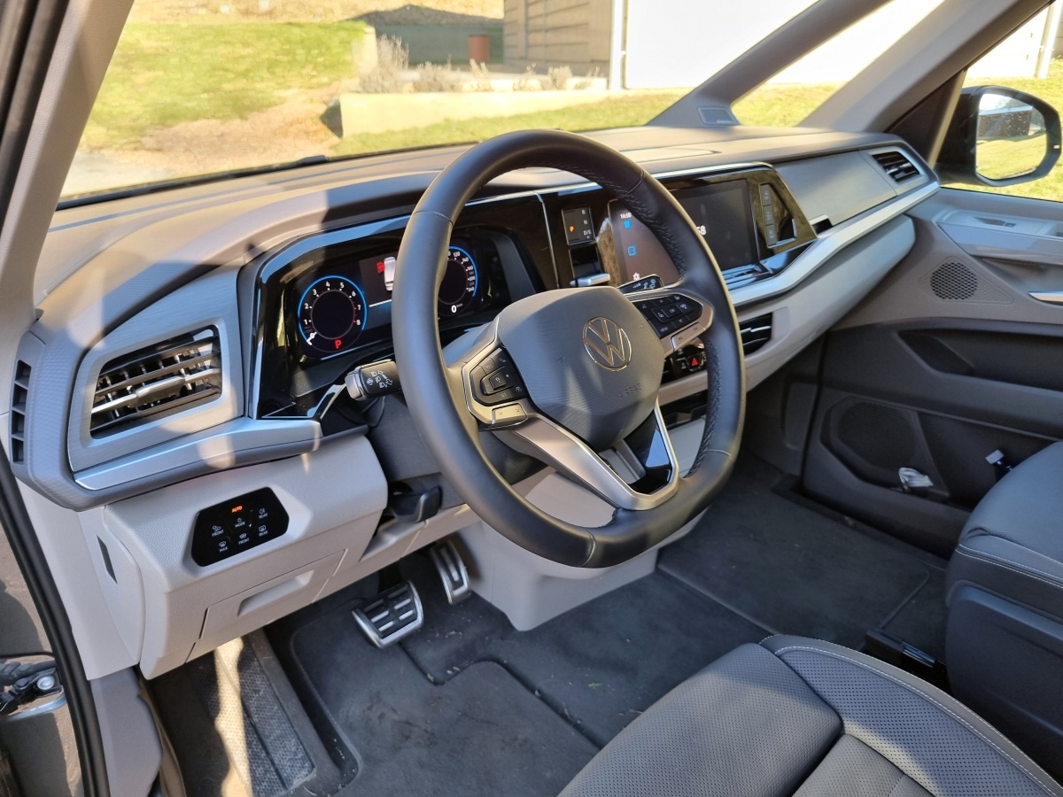 volkswagen-multivan-2024-24