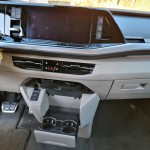 volkswagen-multivan-2024-27