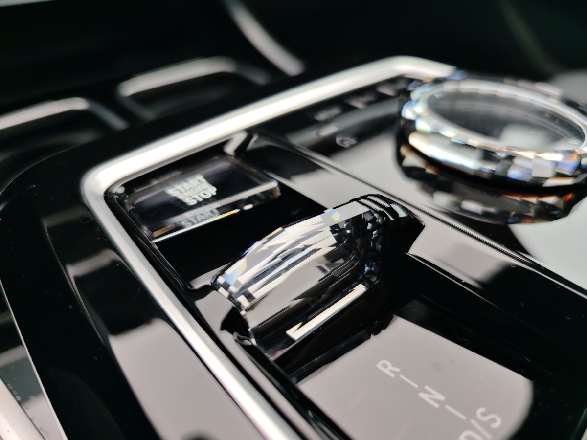 bmw-m760e-2024-15