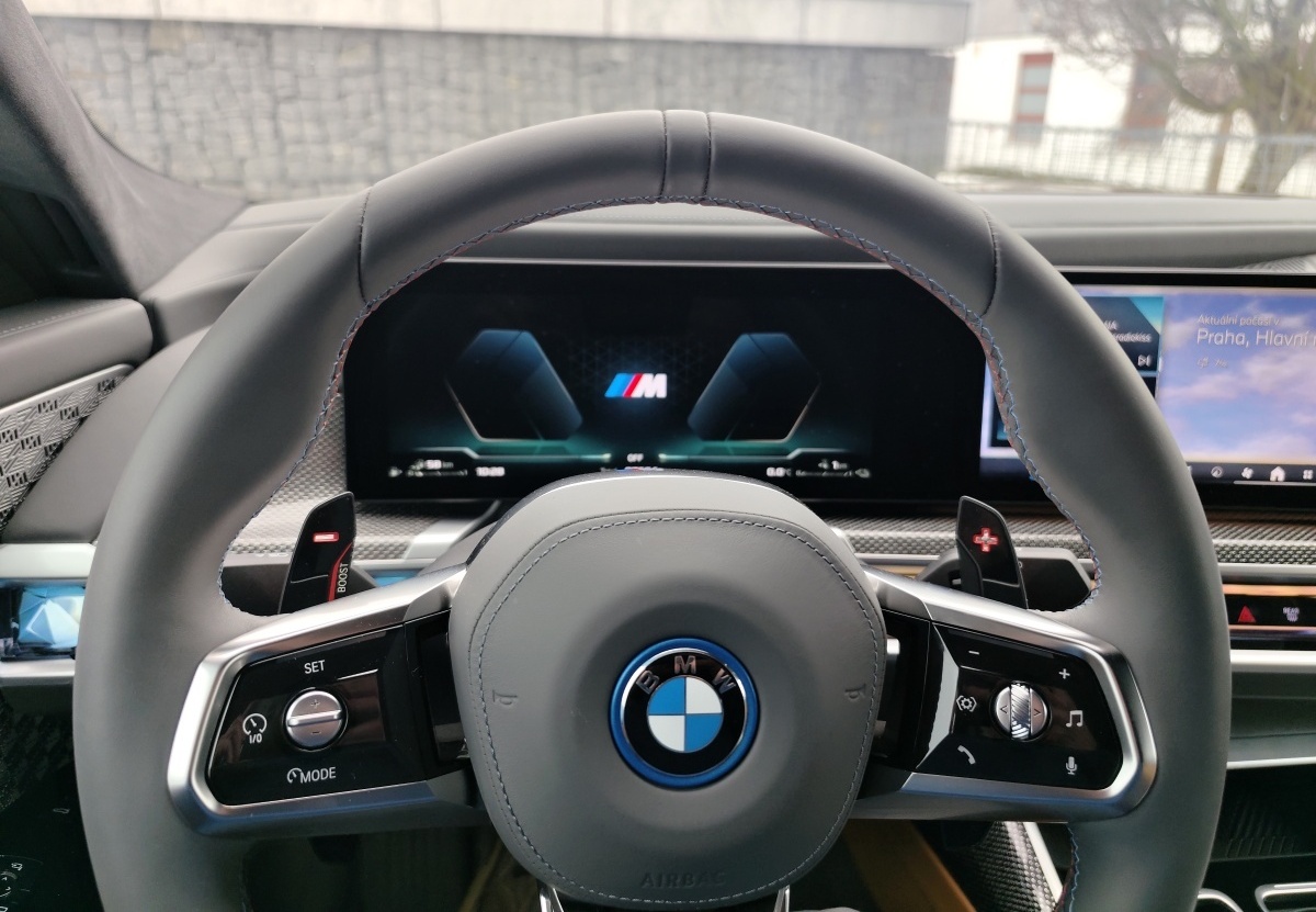 bmw-m760e-2024-16