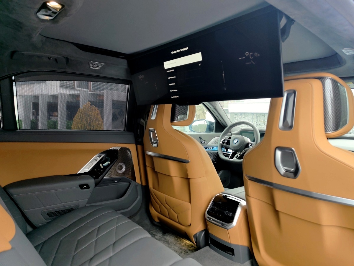 bmw-m760e-2024-33