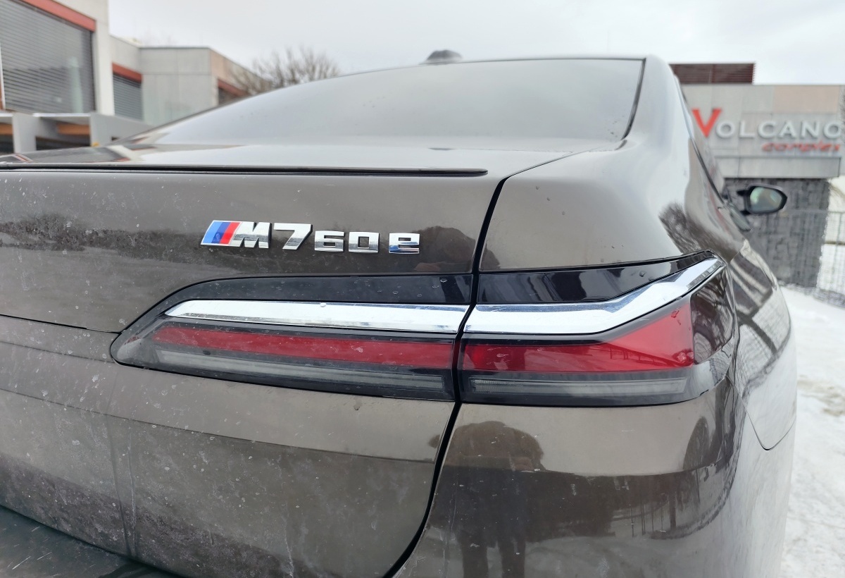 bmw-m760e-2024-38