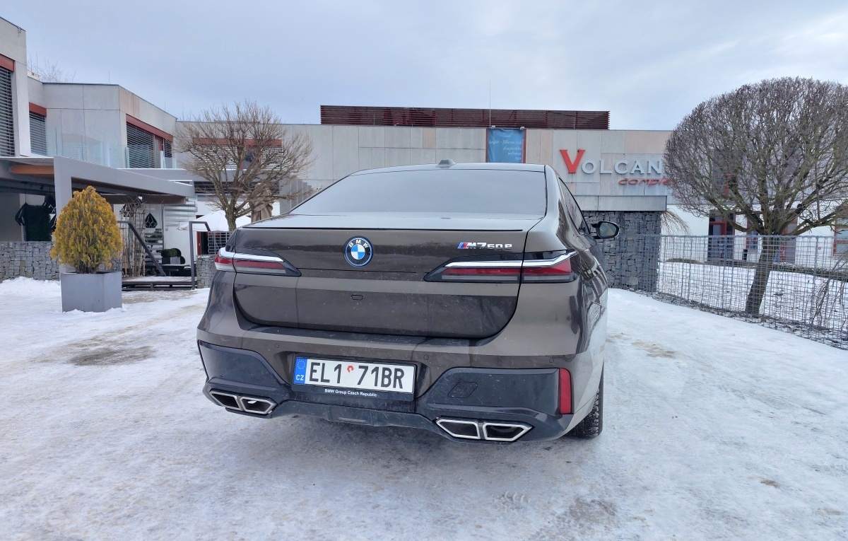 bmw-m760e-2024-41
