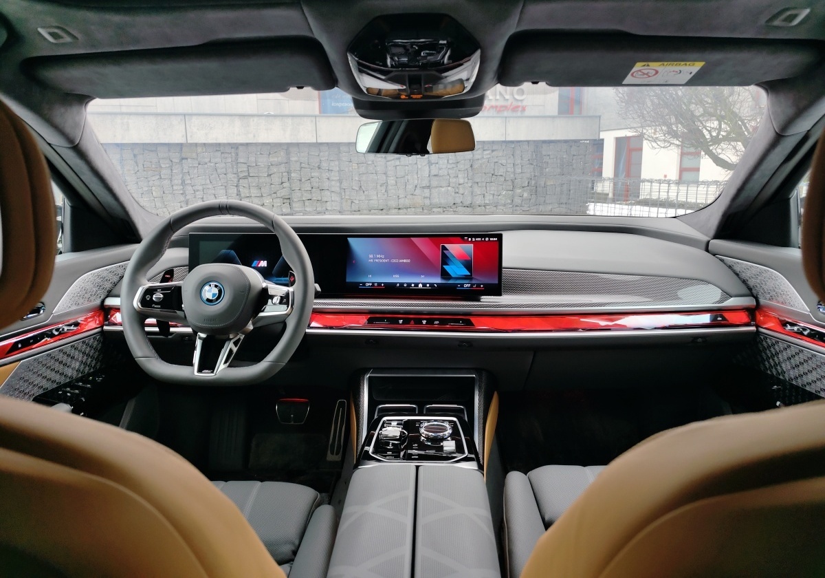 bmw-m760e-2024-57