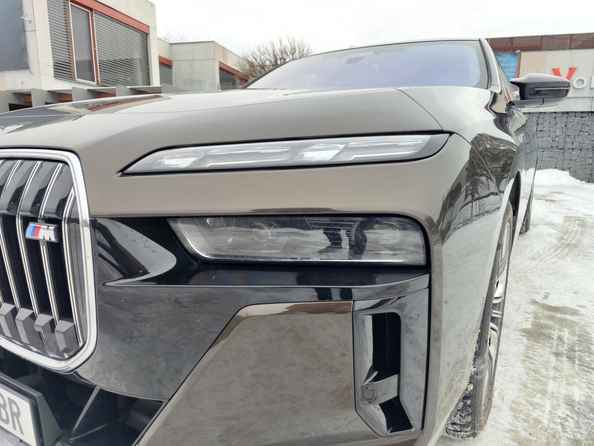 bmw-m760e-2024-6