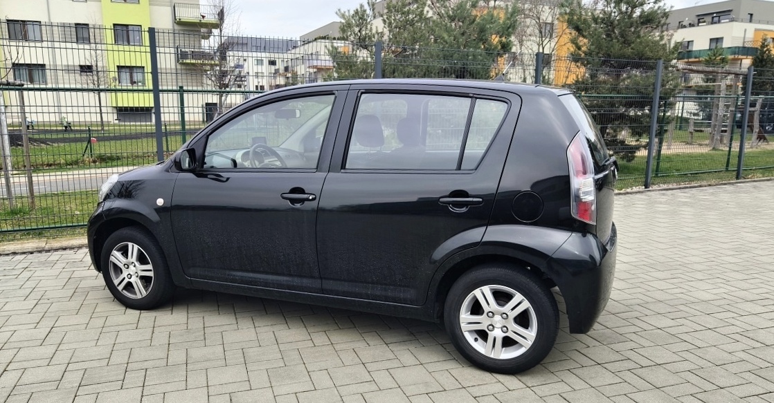 daihatsu-sirion-13