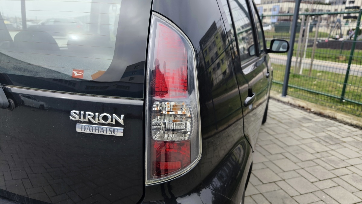daihatsu-sirion-15
