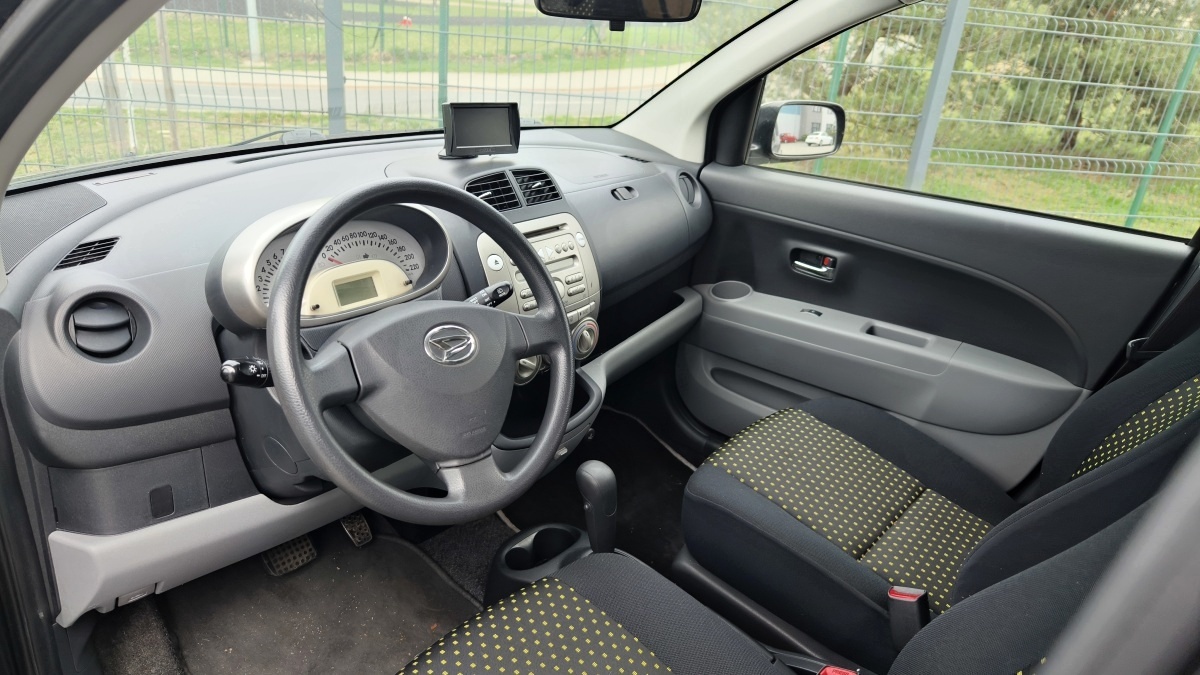 daihatsu-sirion-18
