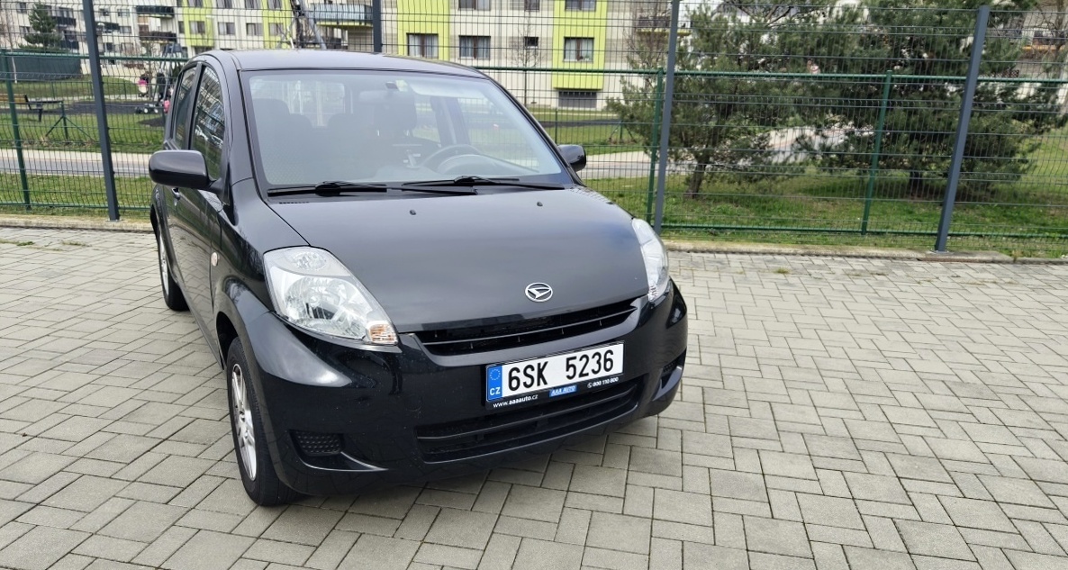 daihatsu-sirion-2