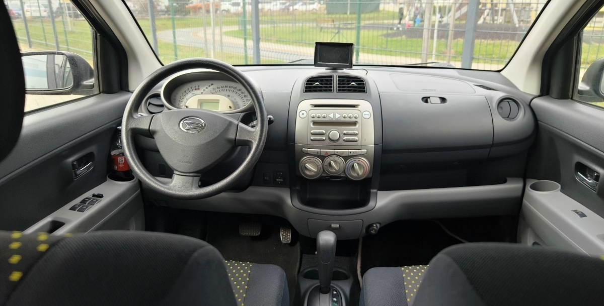 daihatsu-sirion-25
