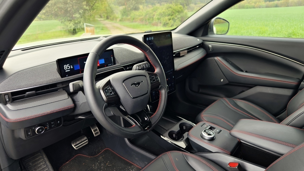ford-mustang-mach-e-2024-20