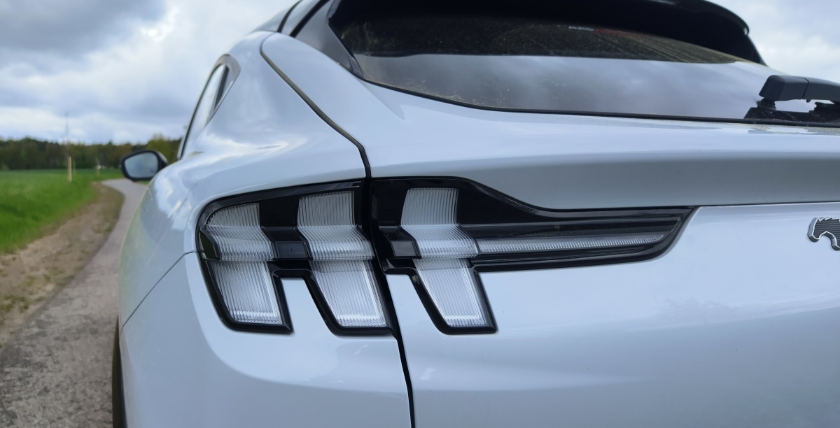ford-mustang-mach-e-2024-9