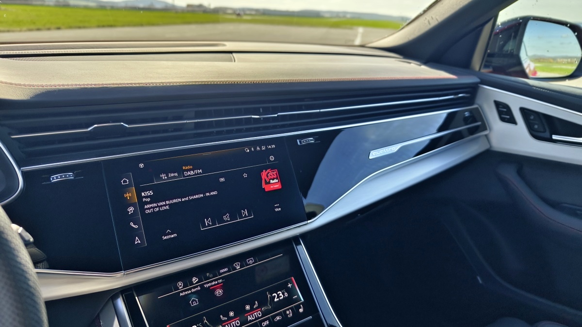 audi-q8-2024-16