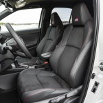 2024-_yaris_cross_dynamic-grey_dpl_interior-03