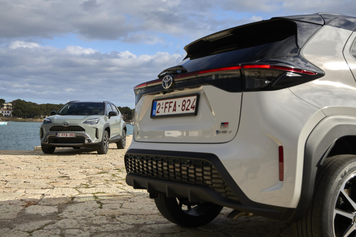 2024-_yaris_cross_dynamic-_dpl_combo-03