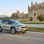 2024-_yaris_cross_urban_khaki_dpl_dynamic-01