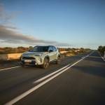 2024-_yaris_cross_urban_khaki_dpl_dynamic-02