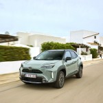 2024-_yaris_cross_urban_khaki_dpl_dynamic-03