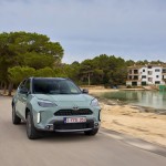 2024-_yaris_cross_urban_khaki_dpl_dynamic-04