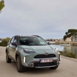 2024-_yaris_cross_urban_khaki_dpl_dynamic-06