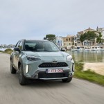 2024-_yaris_cross_urban_khaki_dpl_dynamic-07